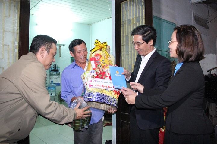 tang qua tet cho cong nhan