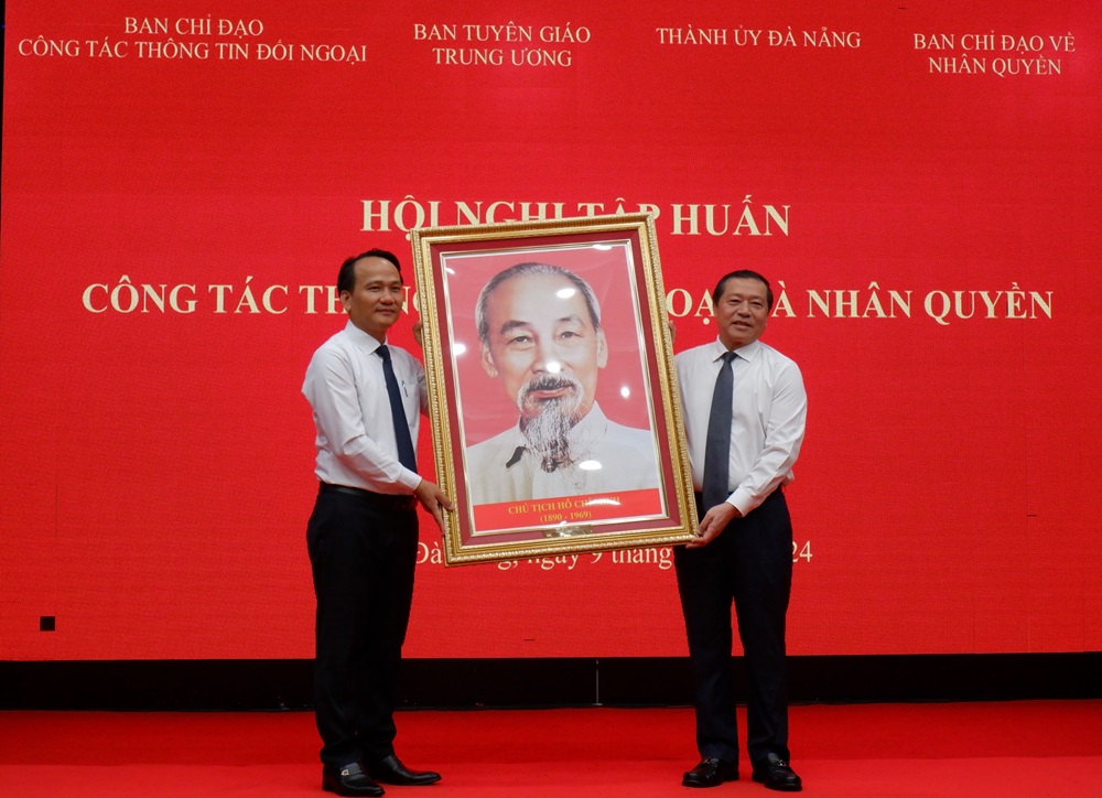 tap huan cong tac doi ngoai va nhan quyen 2