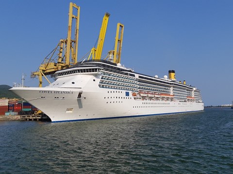tau du lich bien costa atlantica quoc tich italia