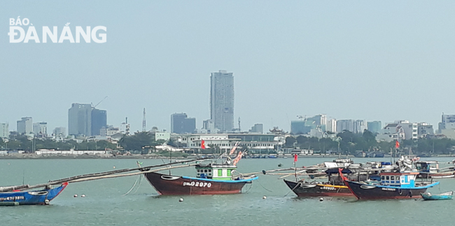 tau thuyen neo dau tren song han