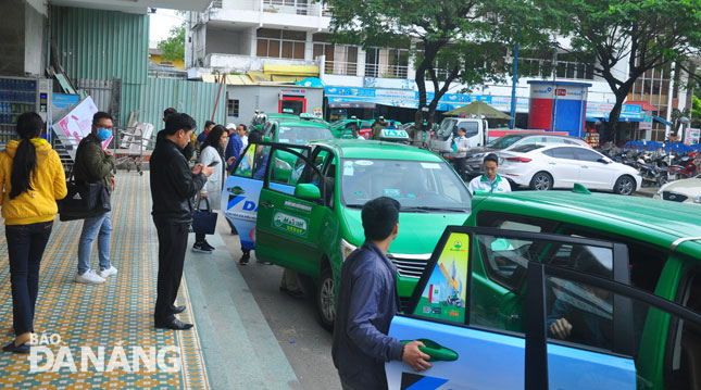 taxi don khach