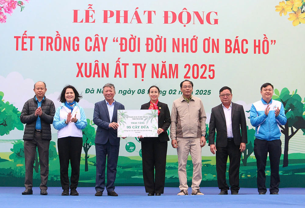 tet trong cay 2025 3