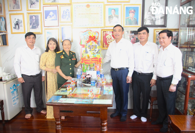 tham 2c tang qua gia dinh chinh sach 4