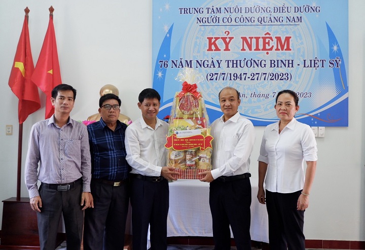 tham 2c tang qua gia dinh chinh sach 7