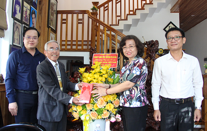 tham cac co so giao duc nhan ngay 20 11 1711 1