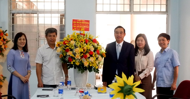 tham cac don vi giao duc