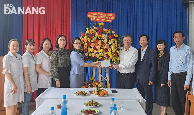 tham cac don vi y te nhan ngay thay thuoc viet nam 1