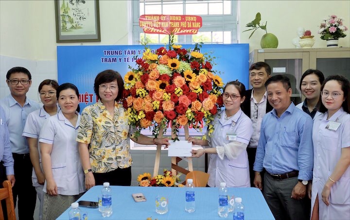tham cac don vi y te nhan ngay thay thuoc viet nam 2