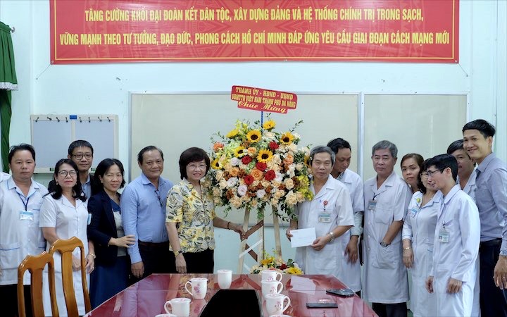 tham cac don vi y te nhan ngay thay thuoc viet nam 4