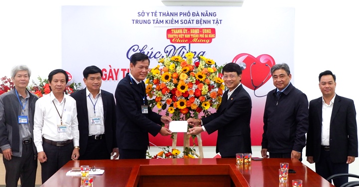 tham cac don vi y te nhan ngay thay thuoc viet nam 5