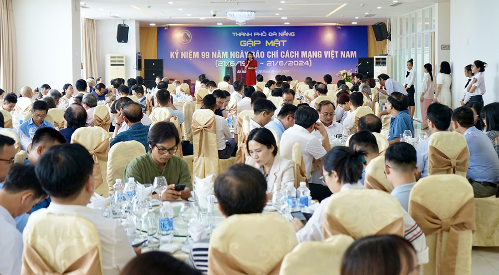 tham ngay bao chi 2024 10