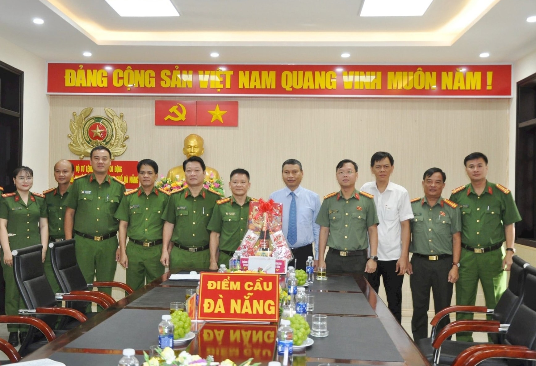 tham nhan ngay truyen thong cong an 190825