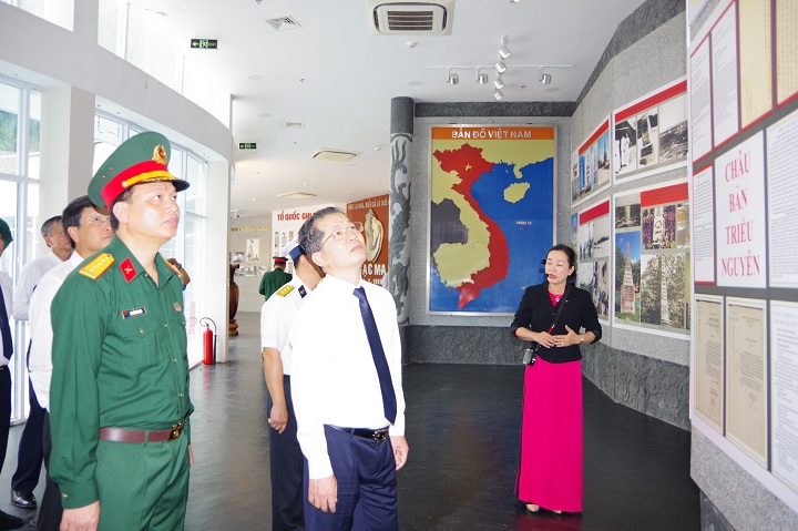 tham quan cang cam ranh 1