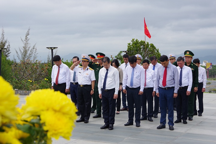 tham quan cang cam ranh