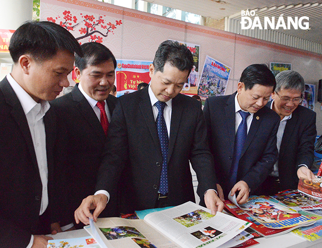 tham quan gian tr c6 b0ng b c3 a0y h e1 bb 99i b c3 a1o xu c3 a2n canh t c3 bd 2020