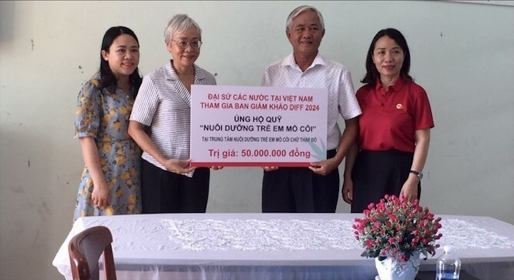 tham trung tam nuoi day tre mo coi