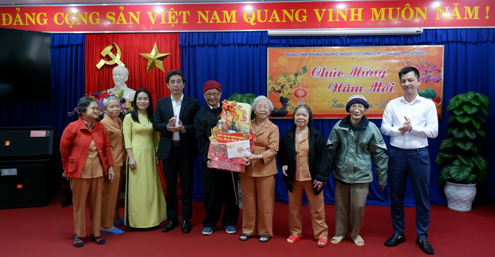 tham trung tam phung duong nguoi co cong