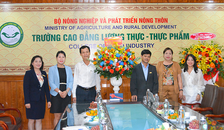 tham truong cao dang luong thuc thuc pham