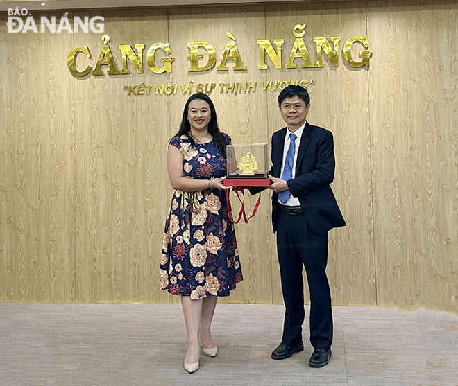 thanh pho oakland tham cang da nang