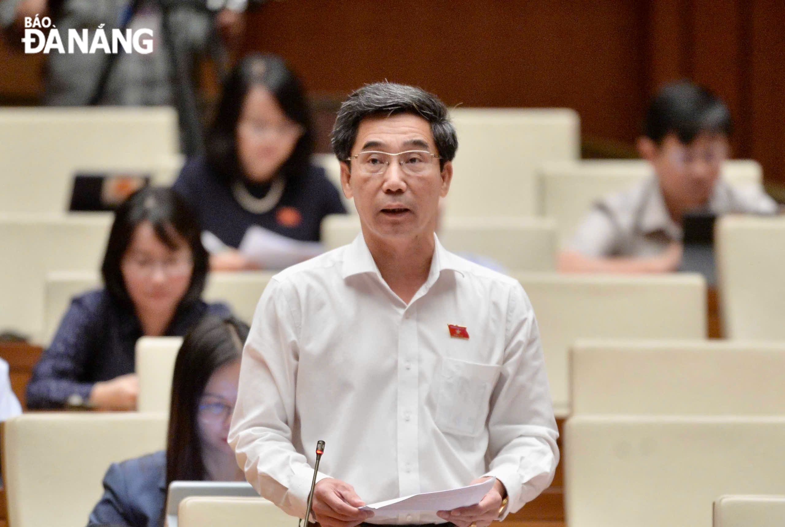 thao luan tai hoi truong ngay 061124