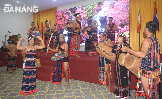the co tu ethnic minority group e2 80 99s traditional dance
