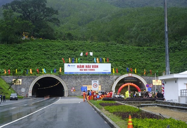 the hai van tunnel 2 3
