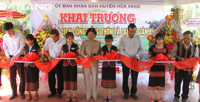 the ribbon cutting ceremony for the first community based tourism site in the ta lang and gian bi villages
