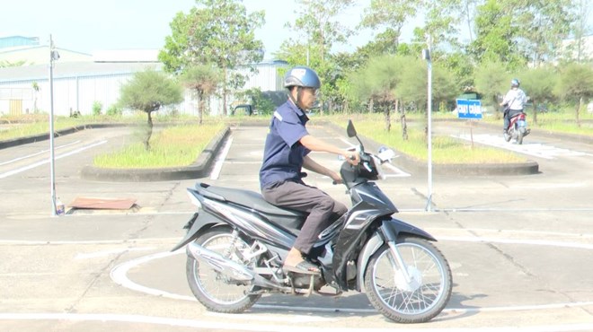 thi lai xe may 7 2025