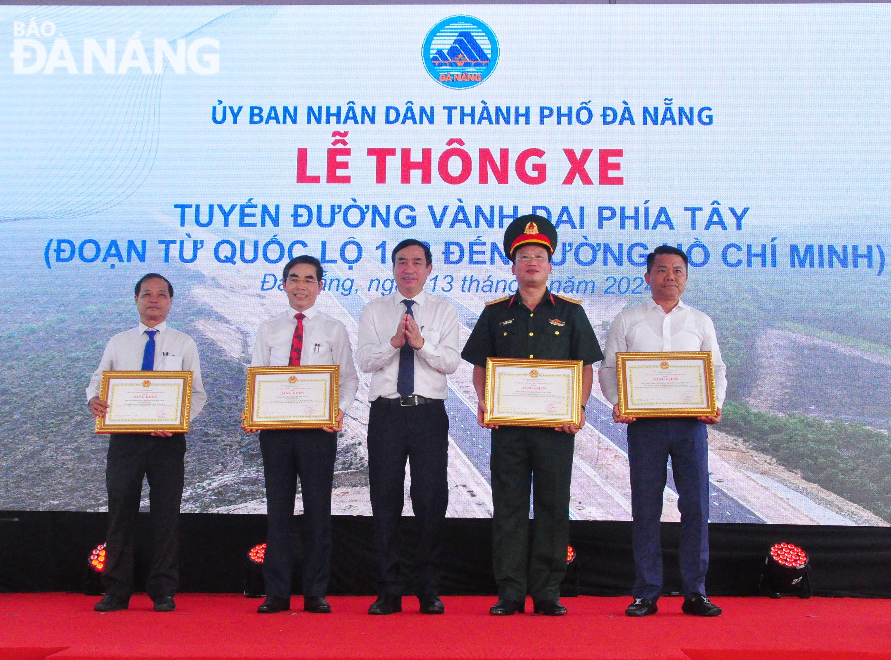 thong xe duong vanh dai phia tay 2
