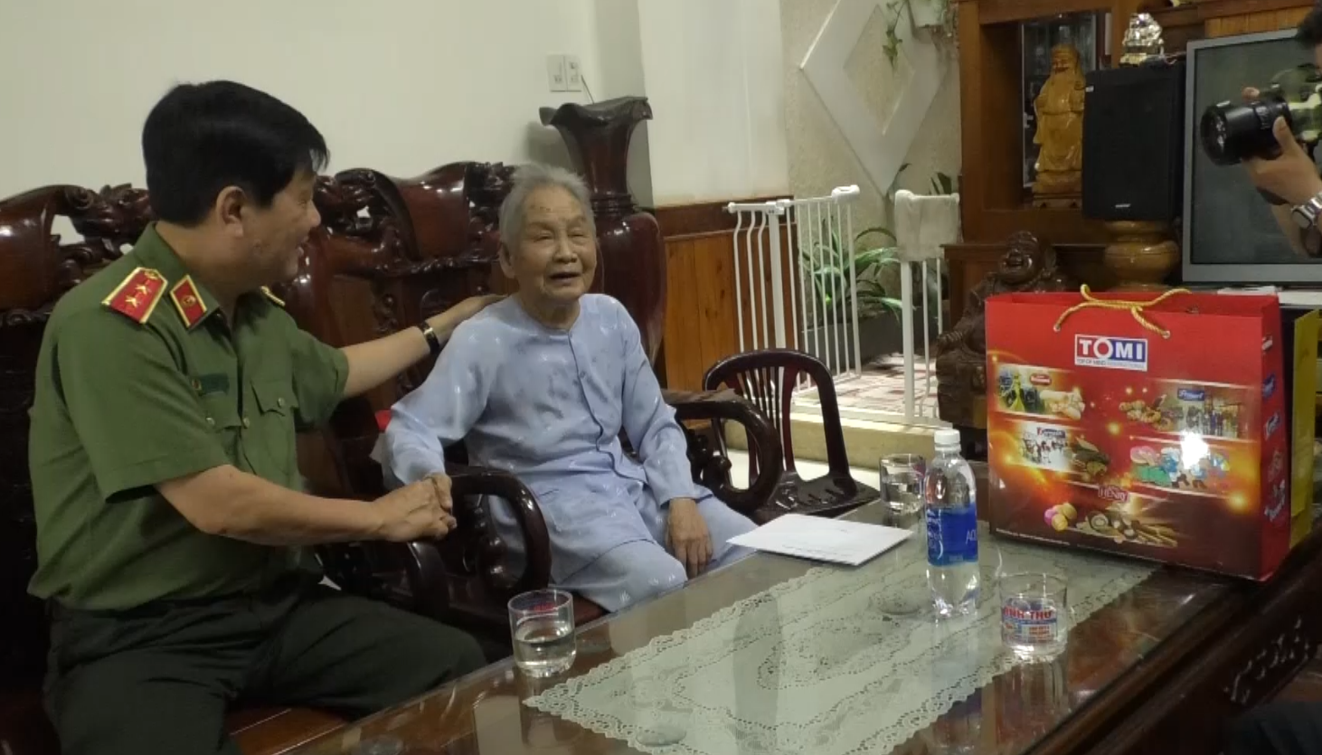 thu truong bca tham me vnah