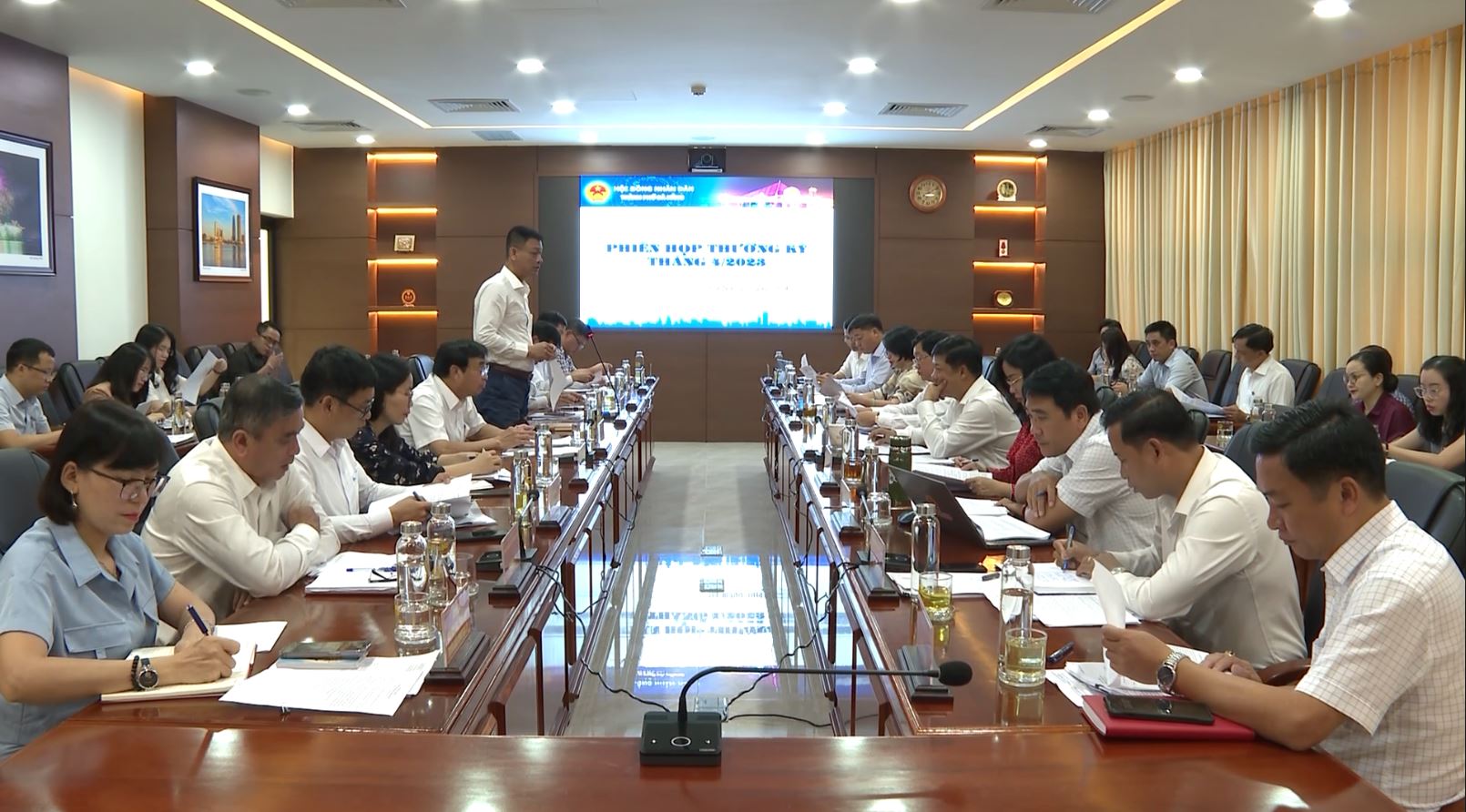 thuong truc hdnd hop thuong ky thang 04 2023