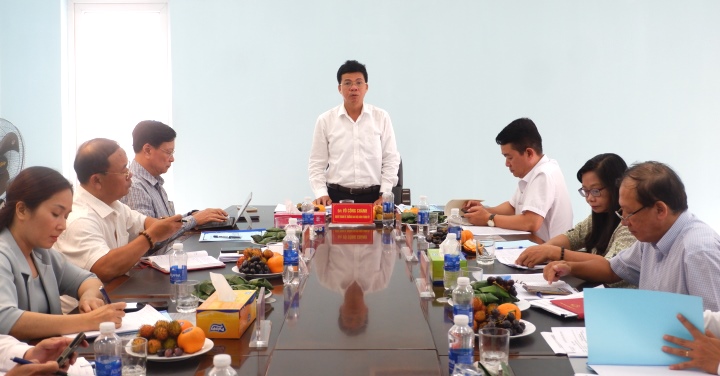 thuong truc thanh uy lam viec voi phuong hoa khanh nam 1