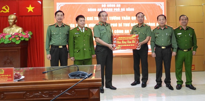 thuong tuong tran quoc to chuc tet thanh pho 3