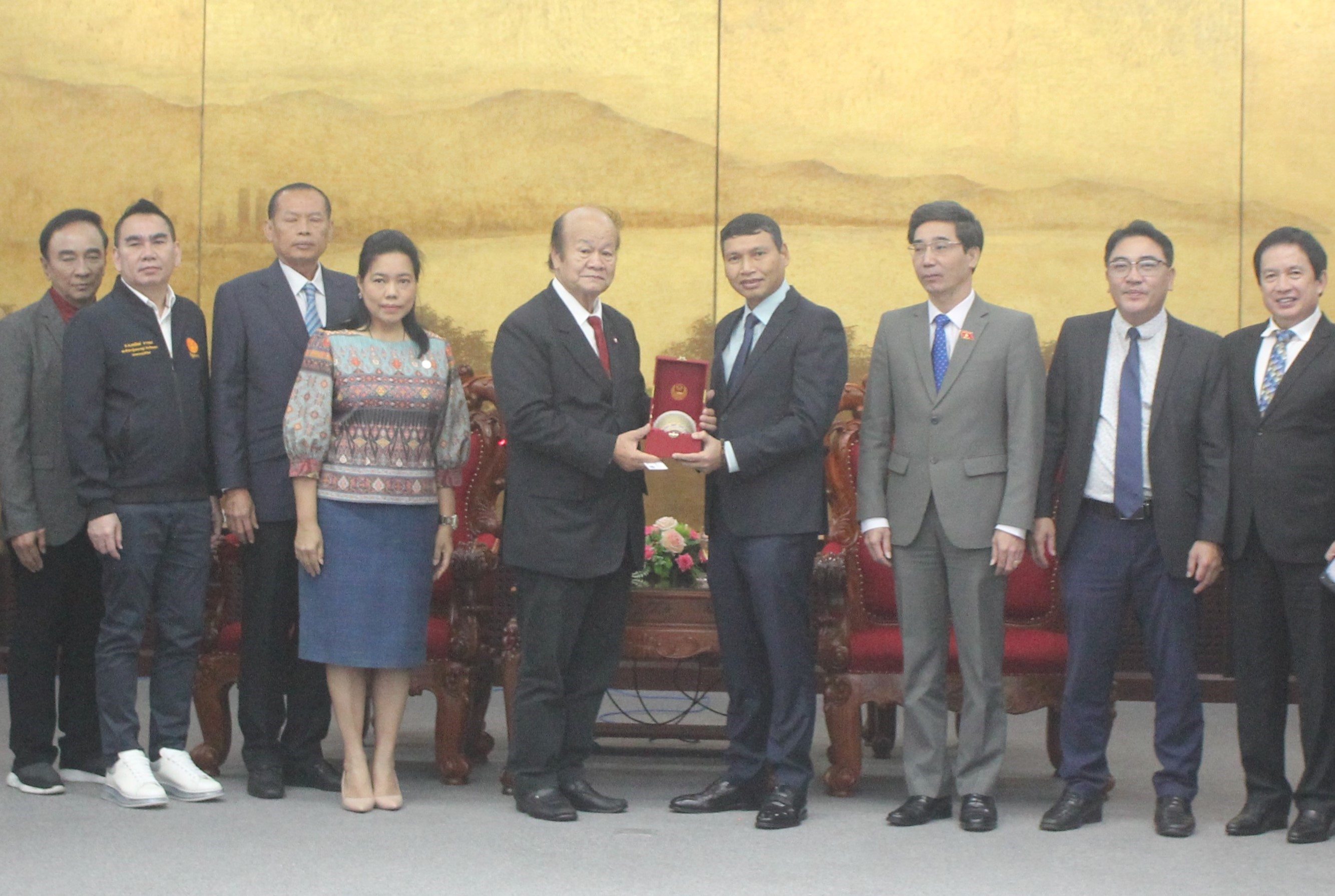 tiep chu tich uy ban thuong truc ve quan ly hanh chinh thai lan