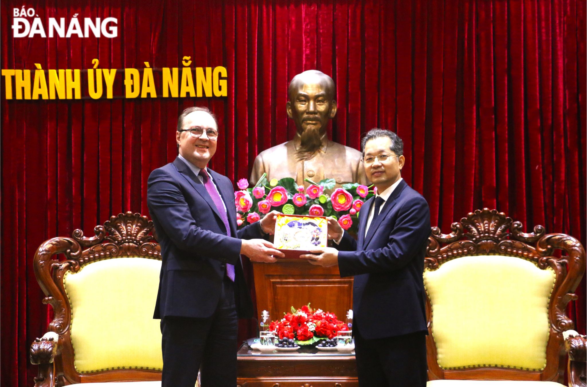 tiep dac menh toan quyen lien bang nga