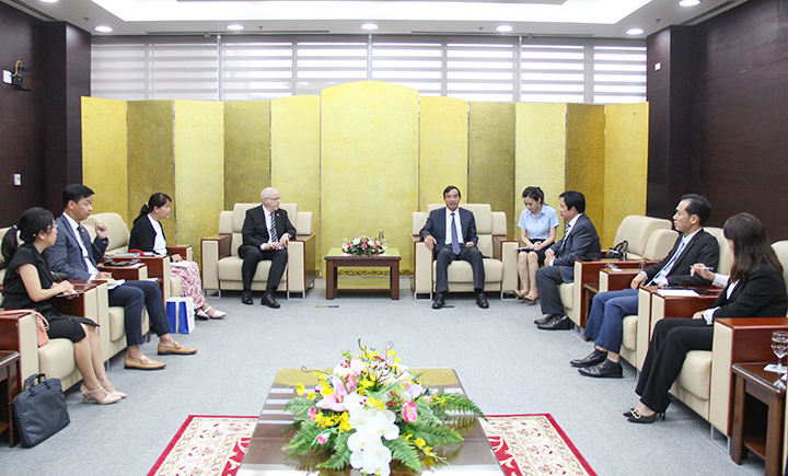 tiep dai su dac menh toan quyen phan lan