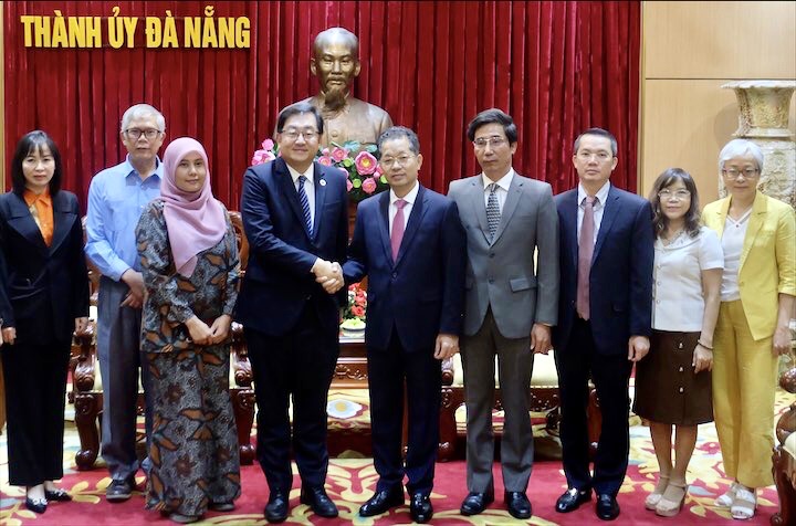 tiep dai su malaysia 1