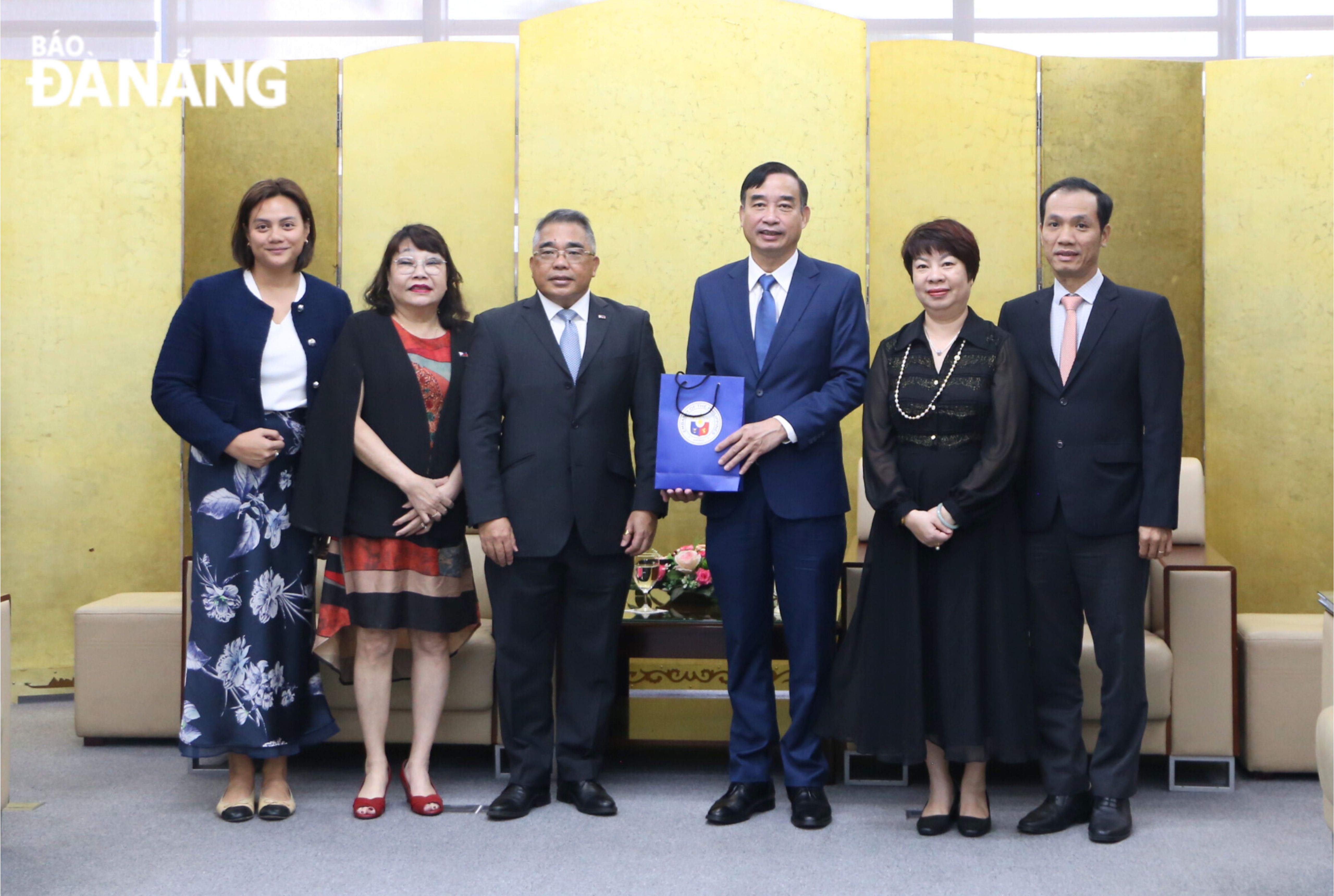tiep dai su philippin 252024 1