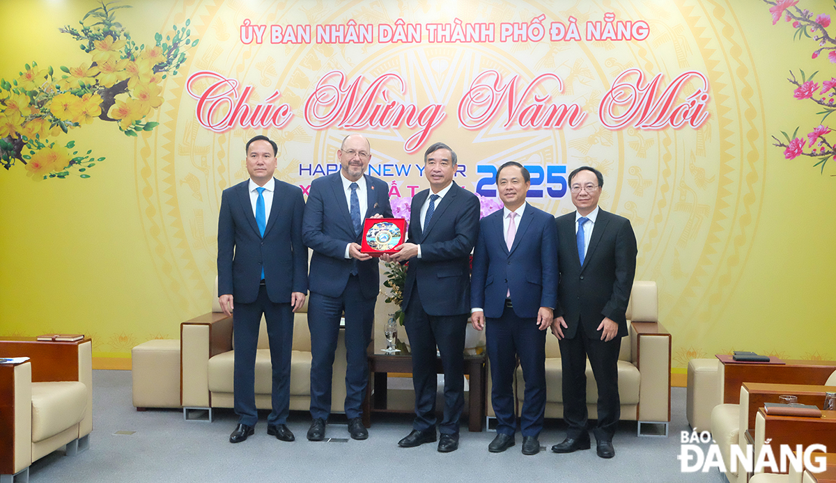 tiep dai su thuy si 2025