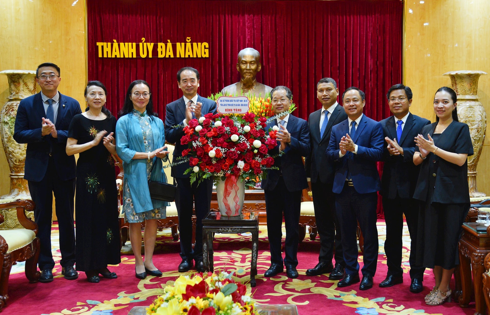 tiep dai su trung quoc ha vi 1