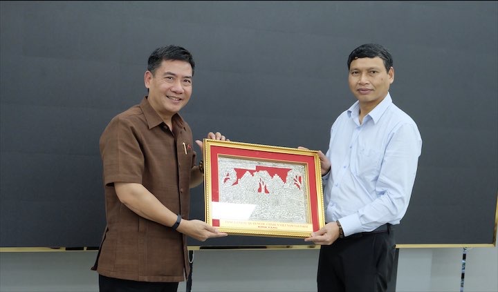 tiep lanh su viet nam thanh pho pakse lao 1
