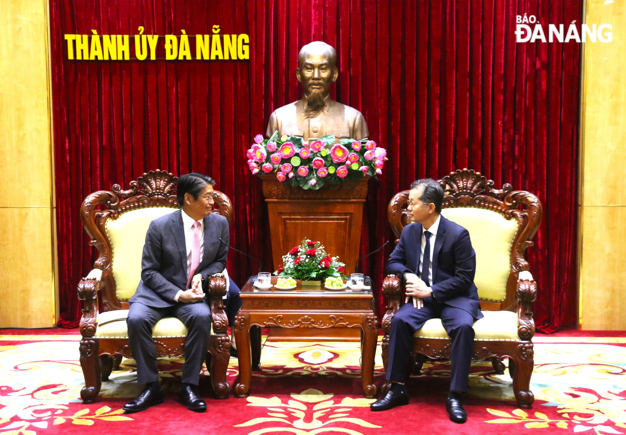 tiep tan dai su nhat ban