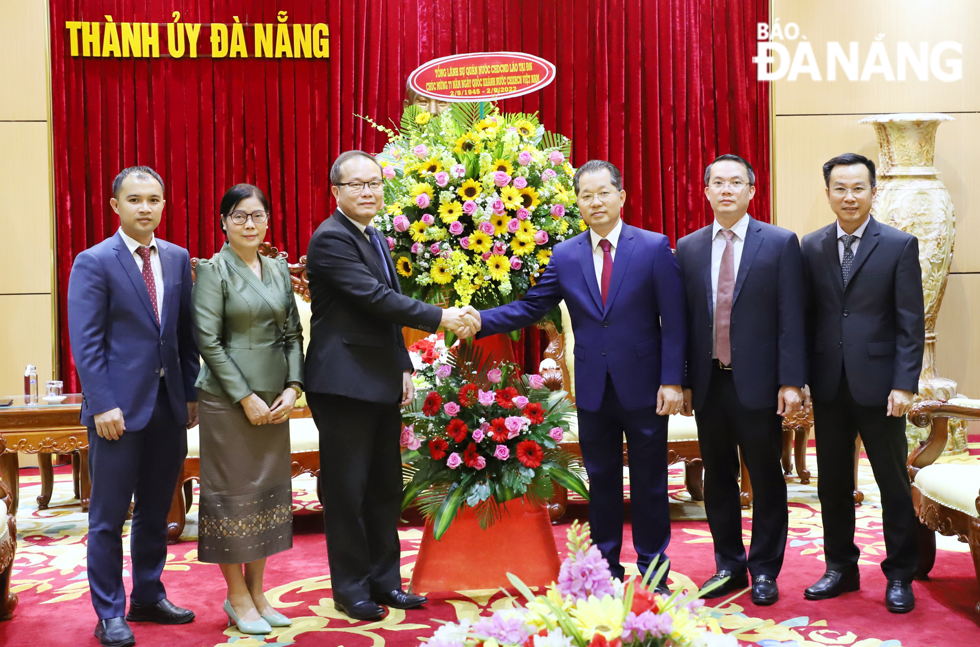 tiep tong lanh su lao tai dn 1