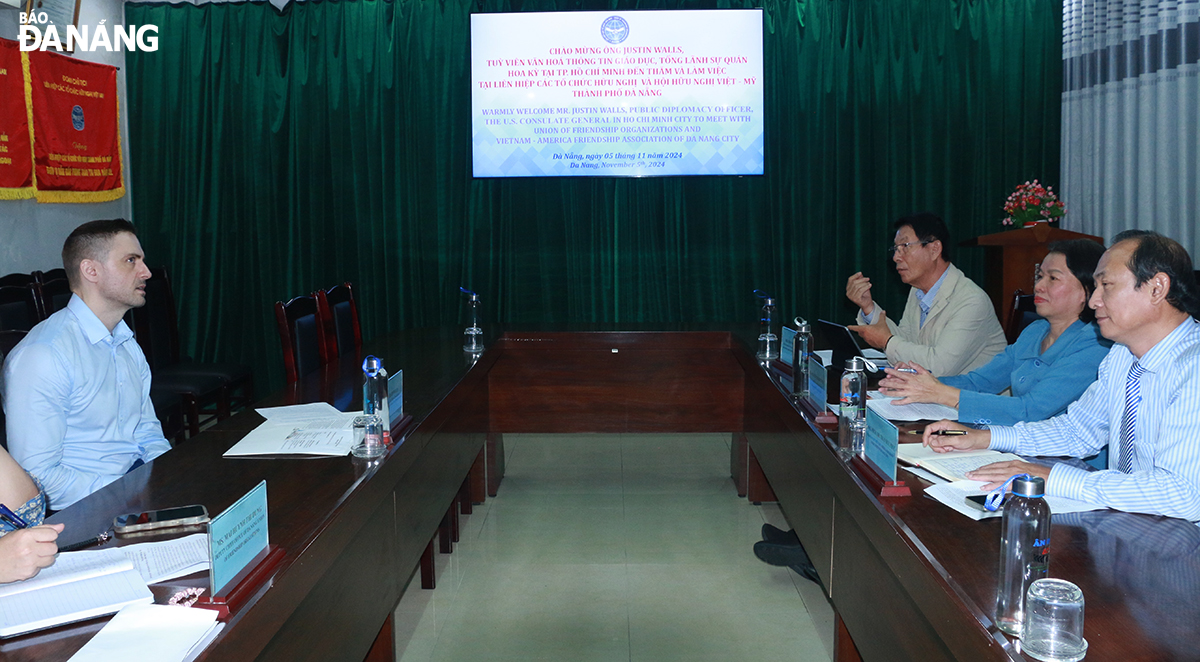 tiep tuy vien van hoa giao duc