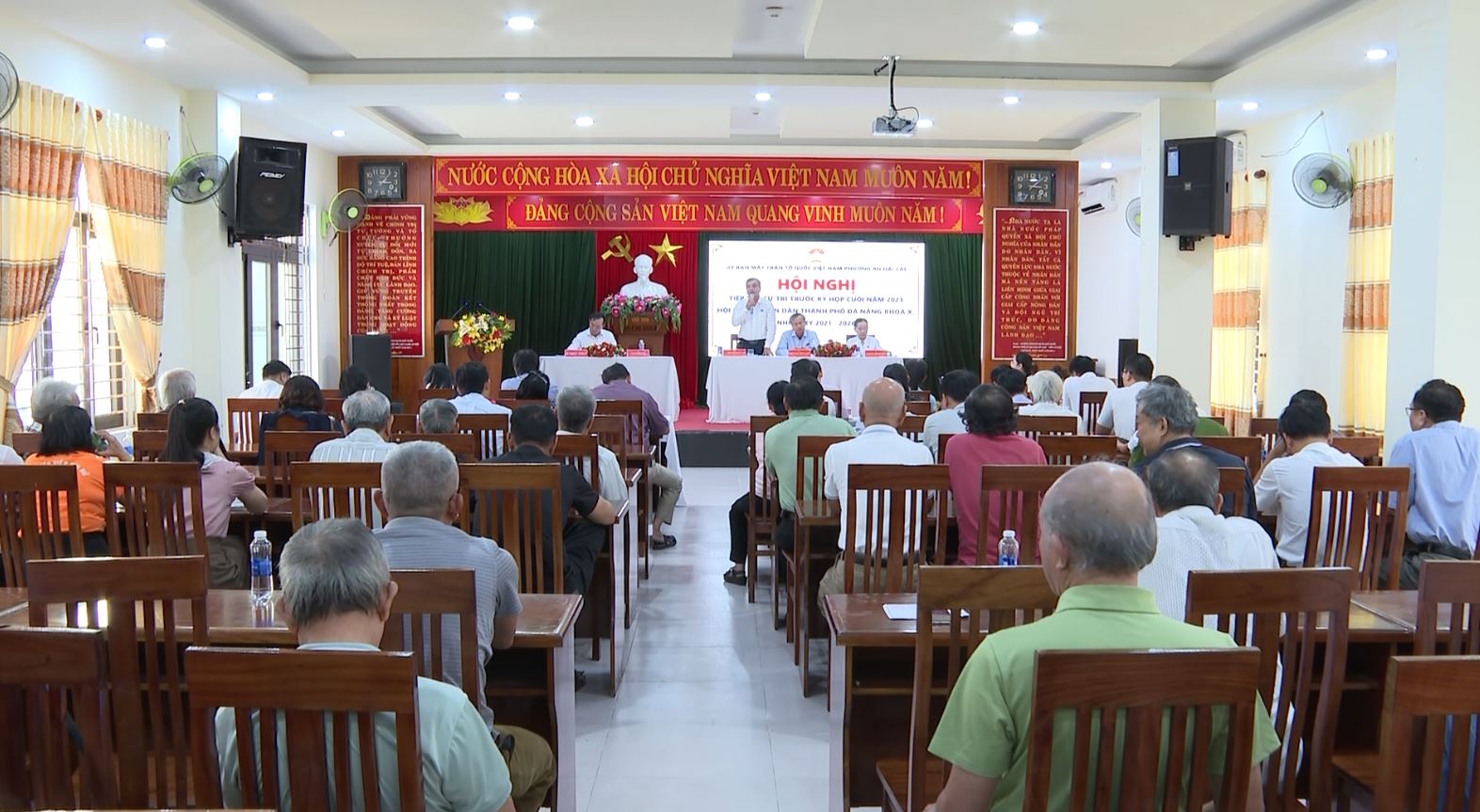tiep xuc cu tri phuong an hai tay ngay 1511