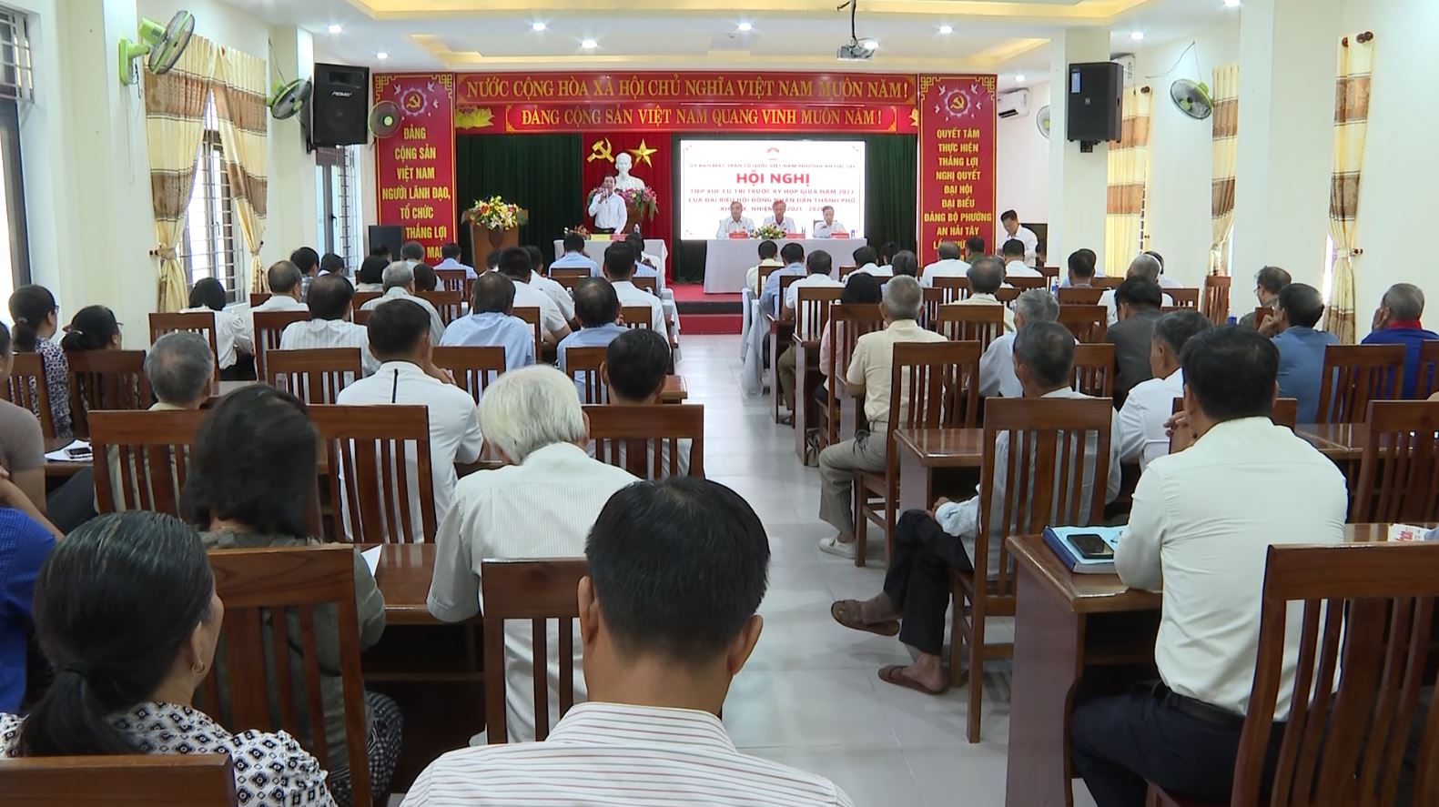 tiep xuc cu tri phuong an hai tay