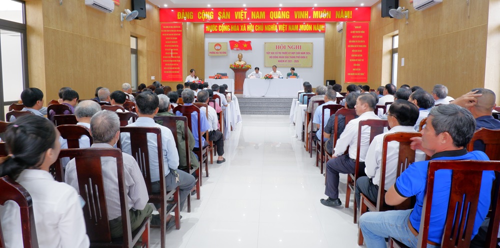 tiep xuc cu tri phuong hoa tho tay ngay 131124