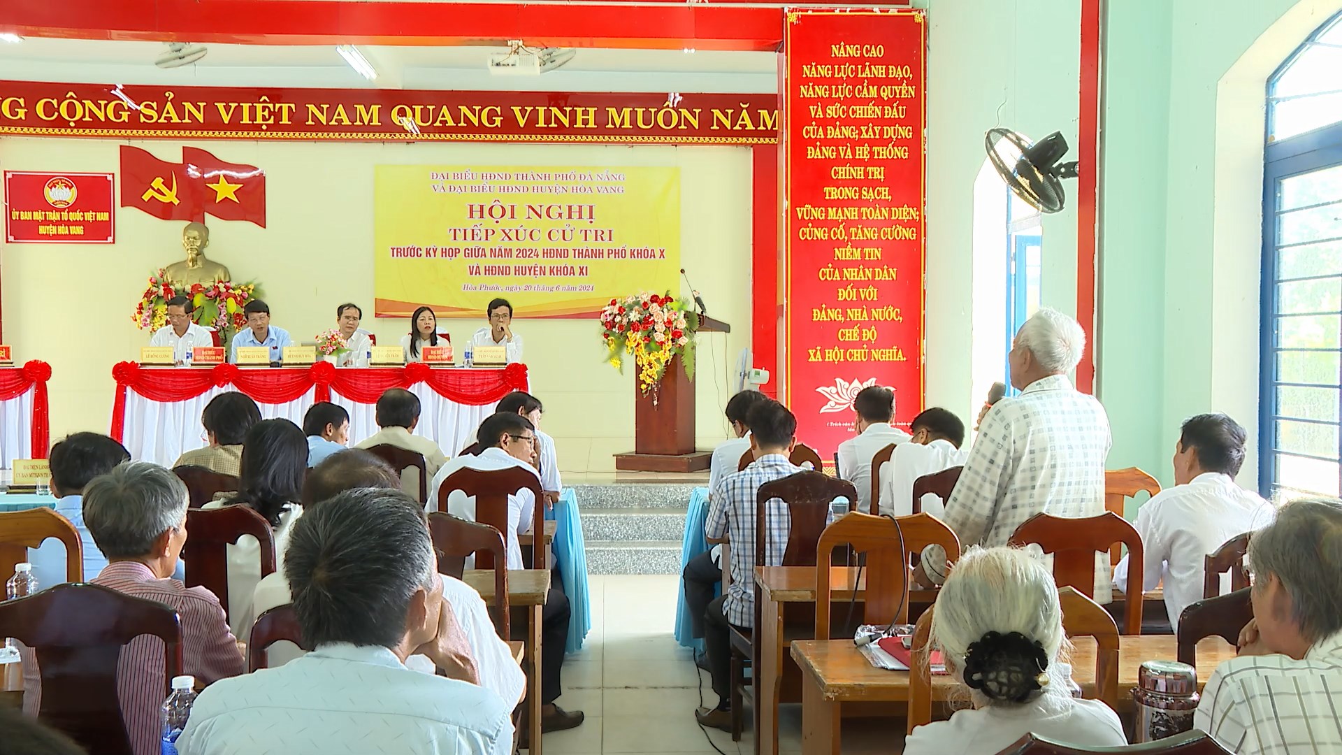 tiep xuc cu tri xa hoa phuoc ngay 200624