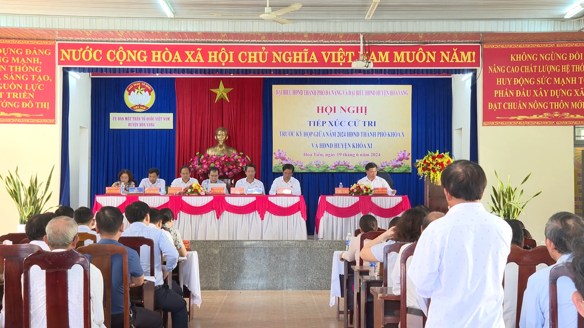 tiep xuc cu tri xa hoa tien ngay 190624