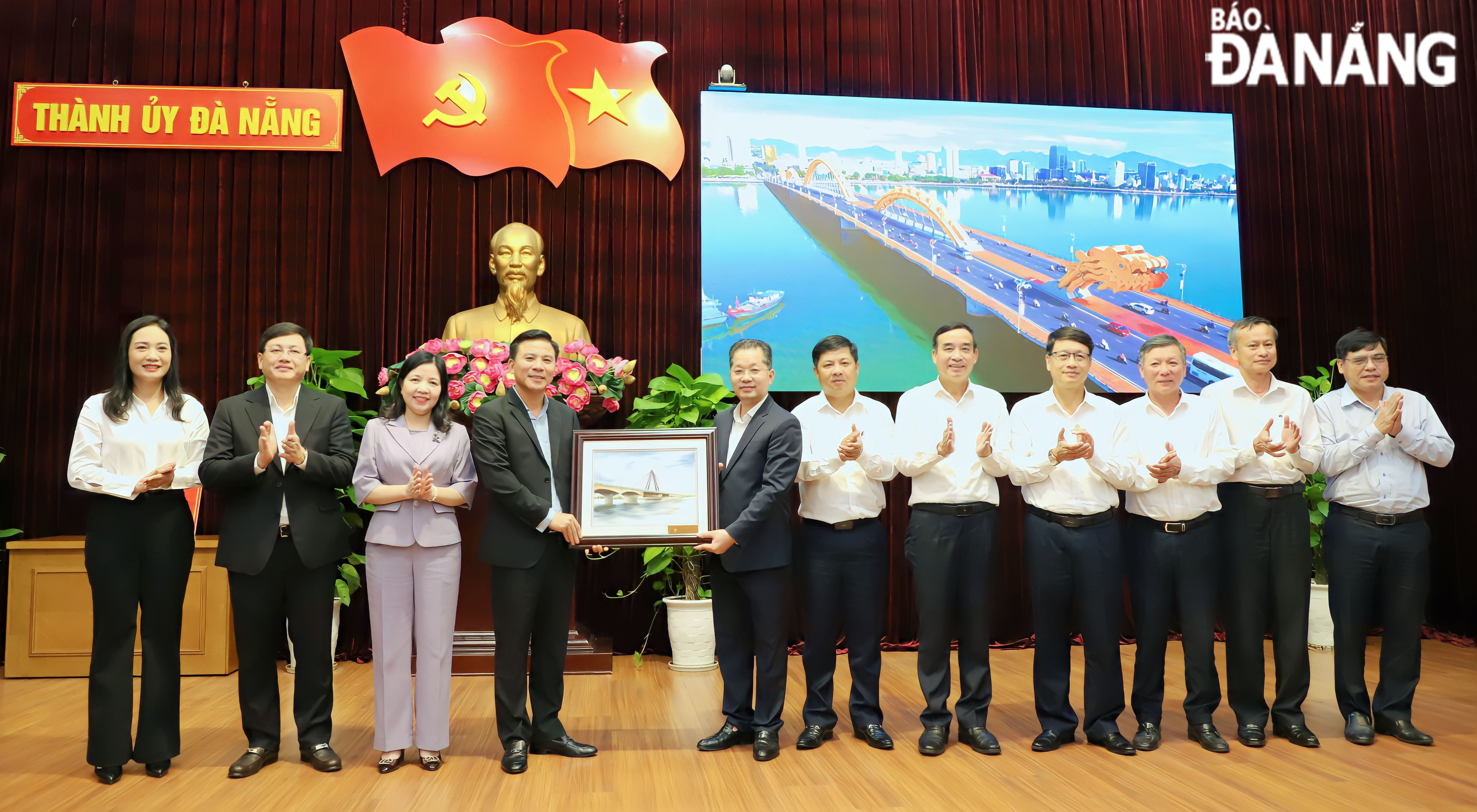 tinh uy thanh hoa tham da nang 1